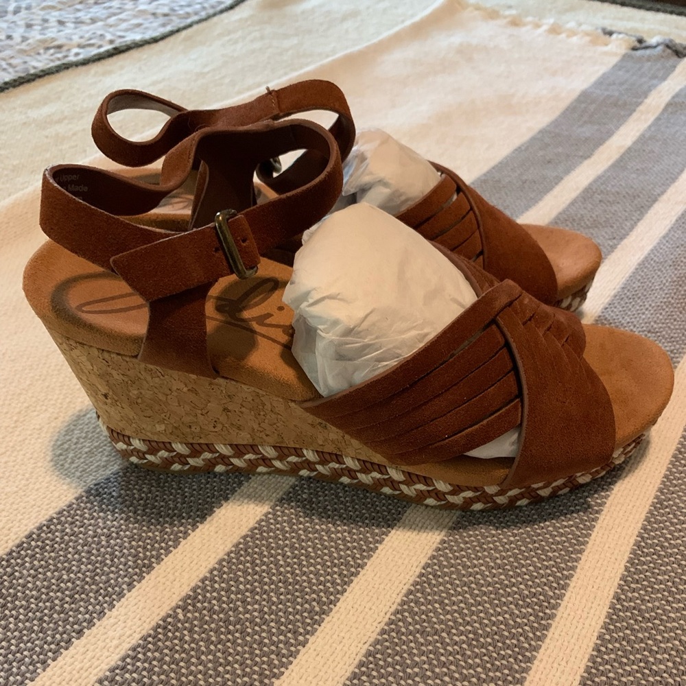NWOT, size 8, Zodiac brand. Leather upper